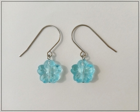 Korvakorut, Kukka, vaaleansininen