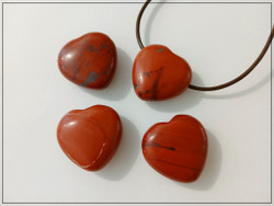 Punainen jaspis kiviriipus, sydän