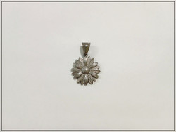 Metalliriipus kukka, 25.5 x 22 mm, ruostumaton teräs