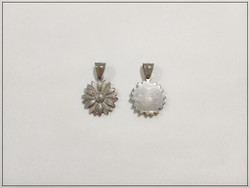 Metalliriipus kukka, 25.5 x 22 mm, ruostumaton teräs