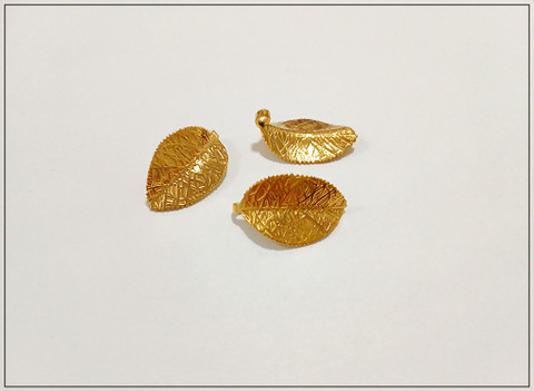 Metalliriipus lehti 28 x 17.5 mm, ruostumaton teräs, kullanvärinen