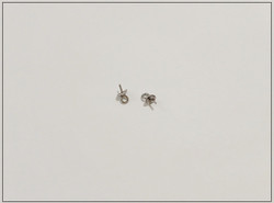 Riipuspidike puoliporatulle helmelle 7x4 mm, ruostumaton teräs