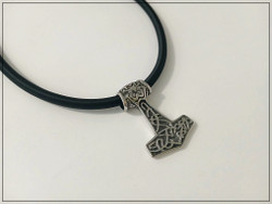 Thorin vasara riipus silkkipäällysteisellä nauhalla, ruostumaton teräs