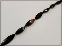 Sardonyx AA, 8 x 26 mm, viistetty markiisi, ½ nauha