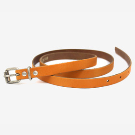 Naisten oranssi kapea nahkavyä metallisoljella 