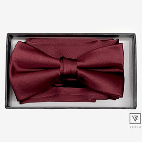 Viininpunainen rusetti ja taskuliina lahjakoteloss