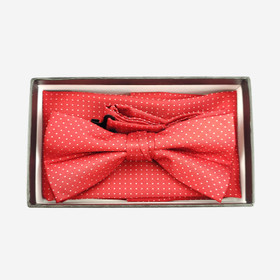 Rusetti ja taskuliina lahjakotelossa Pun.Pilkku