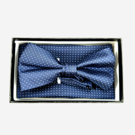 Rusetti ja taskuliina lahjakotelossa Navy Pilkku