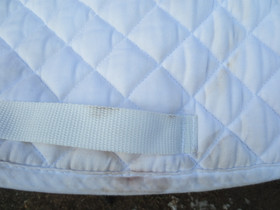 Valkoinen neliöhuopa estesatulaan FULL