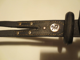 Martingaali blingillä, Claridge House