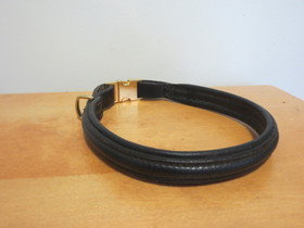 Upea musta panta kultaisella pikalukolla, 42 cm