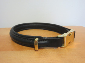 Upea musta panta kultaisella pikalukolla, pituus 44 cm