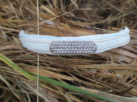 Synteettinen valkoinen otsapanta 44 cm