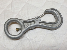 Hevosen kiinnityshaka joka päästää narua pidemmäksi hevosen panikoidessa