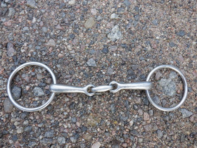 Kolmipalakuolain pyöreällä keskiosalla 13,5 cm