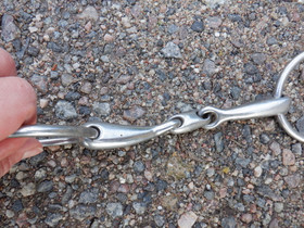 Kolmipalakuolain pyöreällä keskiosalla 13,5 cm