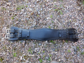 Musta, muotoiltu nahkainen satulavyö, 68 cm