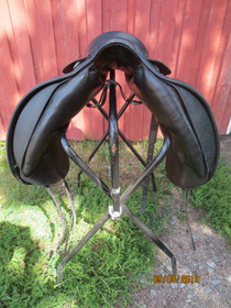 Prestige Hippos Dressage koulusatula leveys 34, istuin 17 