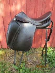 Prestige Hippos Dressage koulusatula leveys 34, istuin 17 