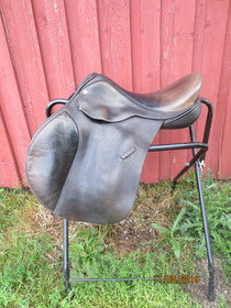 Black Country yleissatula, leveys MW, istuin isohko 17 tuumaa