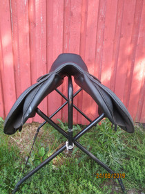 Tekna estesatula, leveys 31, istuin pienehkö 17,5 tuumaa