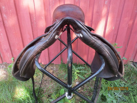 Cliff Barnsby Raven koulusatula, leveys MW, istuin 17 tuumaa