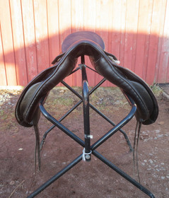 Albion koulusatula, leveys M, istuin 16,5 