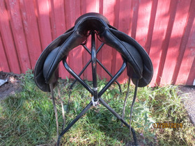 Kieffer Junior Master koulupainotteinen yleissatula, MW, istuin 16 