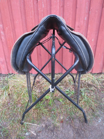 Albion Lux koulusatula leveys W, istuin 17,5 (pieni!) tuumaa 