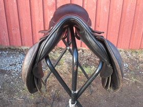 Albion Selecta yleissatula, leveys M, istuin 15 tuumaa