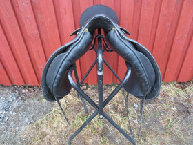 Prestige (Appaloosa) Hippos Dressage, leveys 33, istuin 17 tuumaa