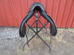 Frank Baines Pirouette koulusatula, leveys M, istuin pieni 17 tuumaa