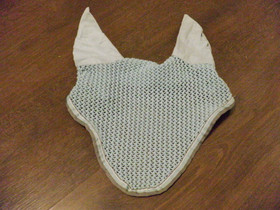 Vaalean turkoosi korvahuppu melko pienillä korvilla FULL