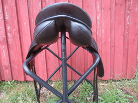 Kieffer Junior Master koulupainotteinen yleissatula, 16 tuumaa W