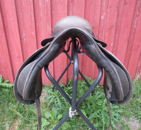 Brank Baines Capriole koulusatula 17,5 tuumaa, EW leveys