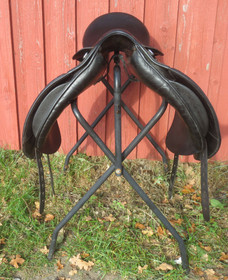 Prestige Hippos Dressage koulusatula, leveys 33, istuin 17 