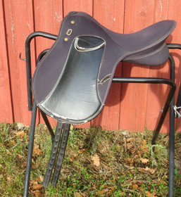 Wintec 100 koulupainotteinen yleissatula, 15 tuumaa, leveys MW