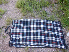 Harmaaruudullinen Finntackin fleece hiittiloimi 160 cm koko mitta