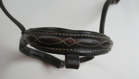 Musta turparemmi valkoisella koristeompeleella, COB/pieni FULL