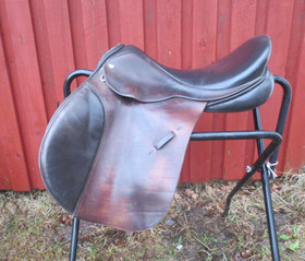 Black Country estesatula, leveys MW/W istuin 17,5 tuumaa