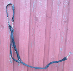 Nahkainen musta Y-rintaremmi FULL