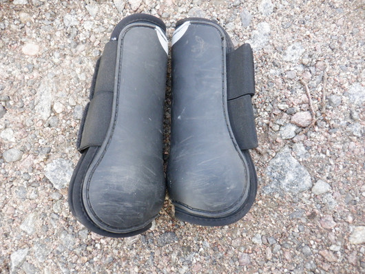 Eskadron flexisoft mustat jännesuojat PONY