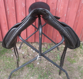 Jeffries koulusatula, leveys W istuin 16,5 tuumaa