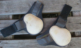 Racing Tack musta-valkoiset matalat takajalan hivutussuojat FULL