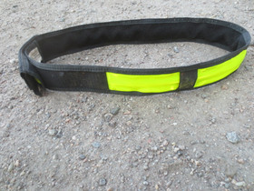 Leveä heijastin pikkuponin kaulalle tai ratsastajan vyötärölle