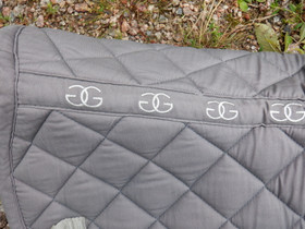 Harmaa Glen Gordon koulusatulahuopa hopeisella koristeraidalla FULL