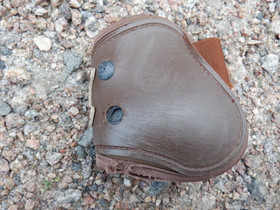 Yksinäinen ponin vasemman takajalan suoja, ruskea