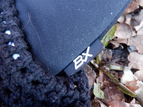 B. Vertigo ääntä eristävä musta korvahuppu PONY