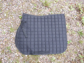 Musta yleissatulahuopa jossa paljon nukkaa pinnassa FULL