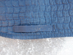 Fairfield tummansininen neliöhuopa yleissatulaan FULL